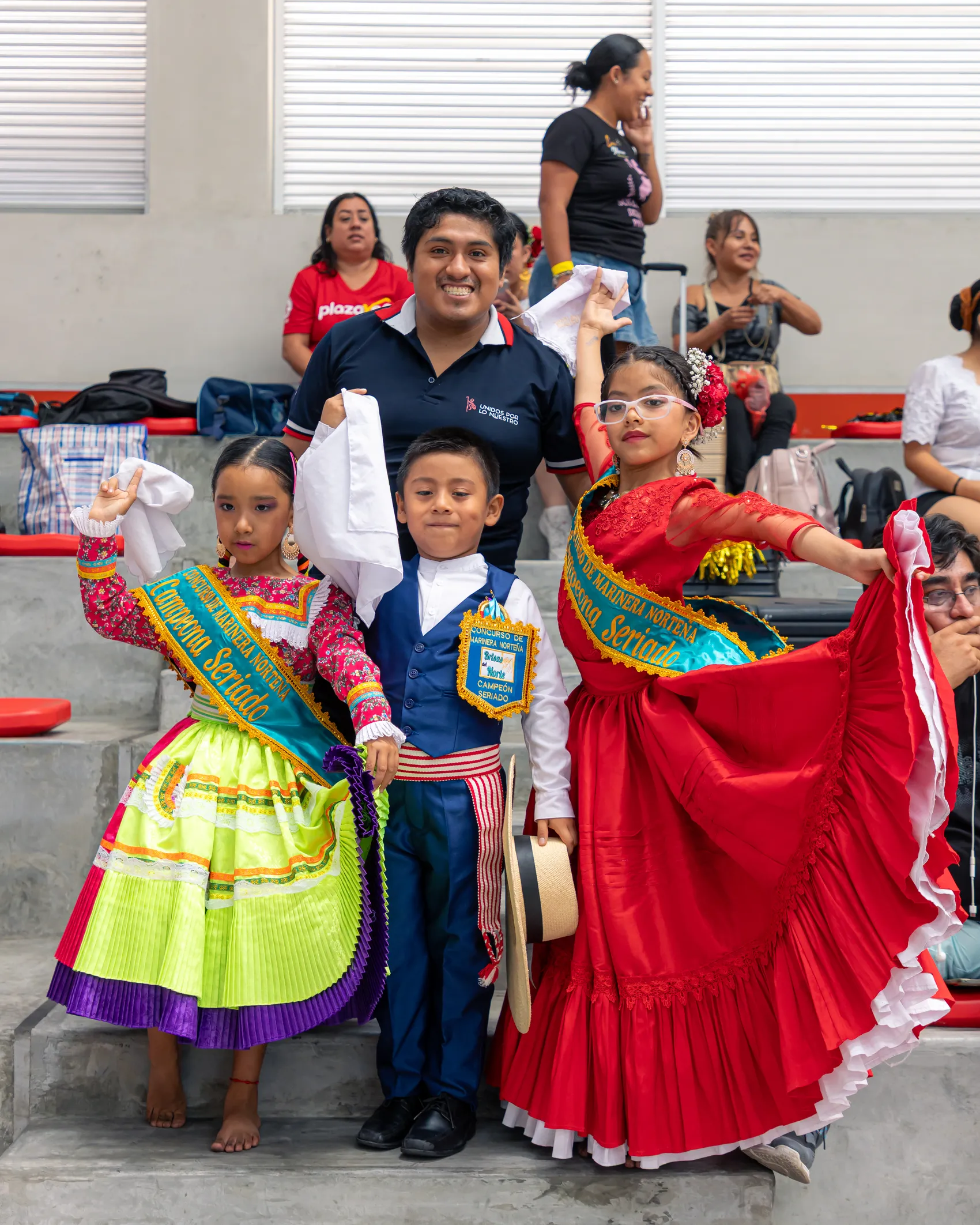 Niños campeones de marinera norteña